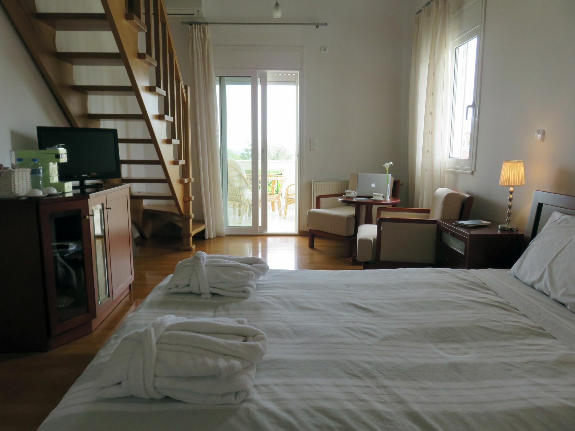 Olive Mansion Suites Marathón Dış mekan fotoğraf